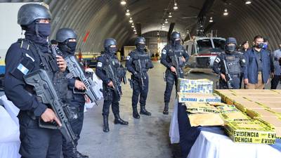 Arsenal, un policía retenido y otro herido en conflicto de Ixchiguán y Tajumulco