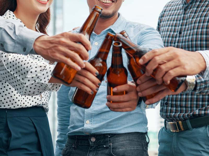 Salud recomienda modera el consumo de alcohol en las fiestas de fin de año