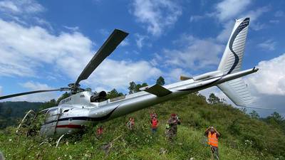 Piloto de helicóptero aterriza de emergencia en Alta Verapaz