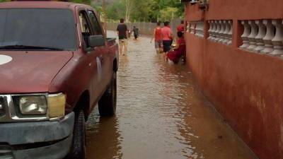 Inundaciones en tres departamentos dejan 81 afectados