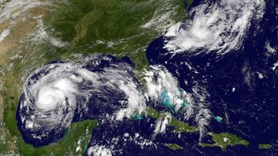 Harvey se transforma en huracán y amenaza Texas y Luisiana